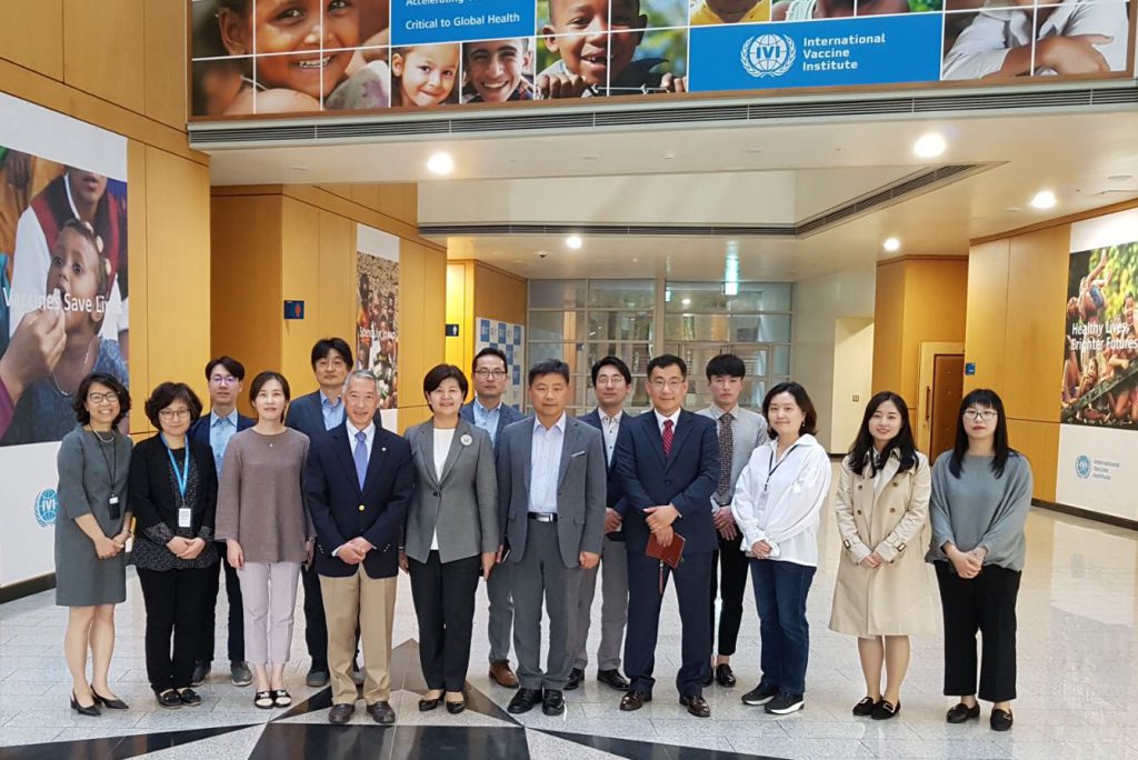 Korean NIFDS scientists visit IVI