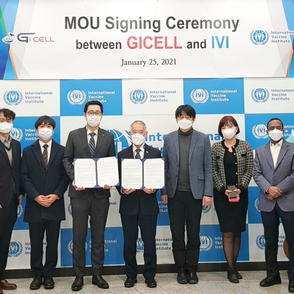 Participants pose for a commemorative photo  at the MOU signing ceremony between GI-Cell and the International Vaccine Institute at IVI headquarters on January 25, 2021.