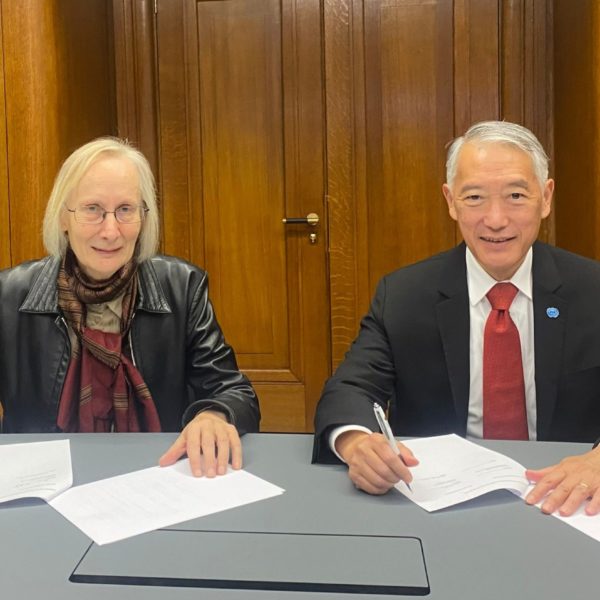 Professor Dame Anne Mills, Deputy Director and Provost at LSHTM, and Dr. Jerome Kim, Director General of IVI, sign an MOU establishing a collaborative partnership between IVI and LSHTM.