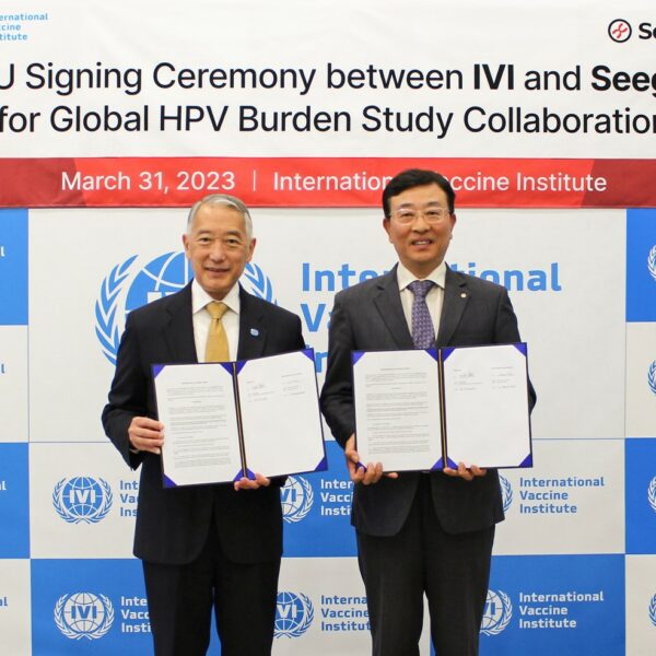 Dr. Jerome Kim, Director General of IVI (left), and Daniel Shin, Chief Global Sales & Marketing Officer at Seegene (right) exchanged an MOU for Global HPV Burden Study Collaboration at a signing ceremony at IVI headquarters on March 31, 2023. Credit: IVI