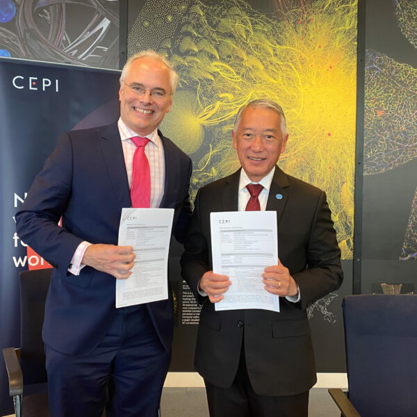 Dr. Richard Hatchett, CEO of CEPI (left), and Dr. Jerome Kim, Director General of IVI (right), during the partnership signing ceremony. Credit: CEPI