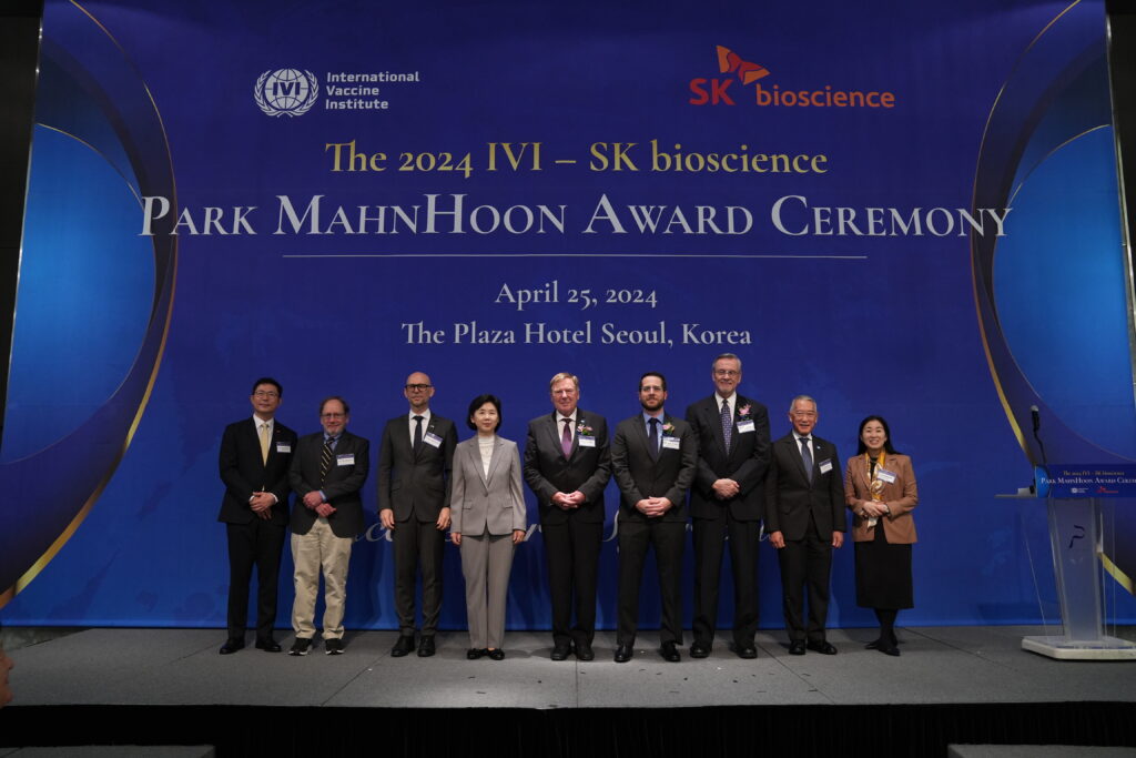 Prof. Jan Holmgren, Profs Barney Graham and Jason McLellan recognized at 2024 IVI-SK bioscience Park MahnHoon Award Ceremony